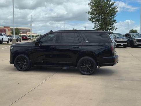 Used 2023 Cadillac Escalade Premium Luxury w/ LPO, Illumination Package AWD/4WD image 6