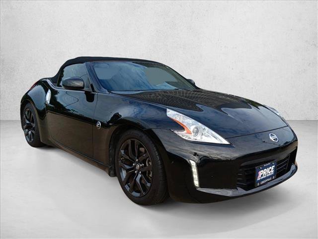 Used 2017 Nissan 370Z Touring RWD image 3