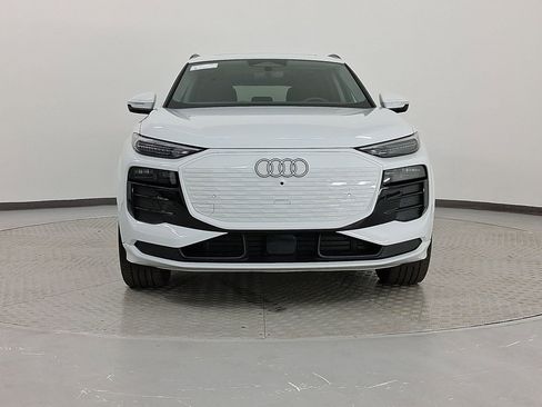 Used 2025 Audi Q6 e-tron Premium Plus image 6