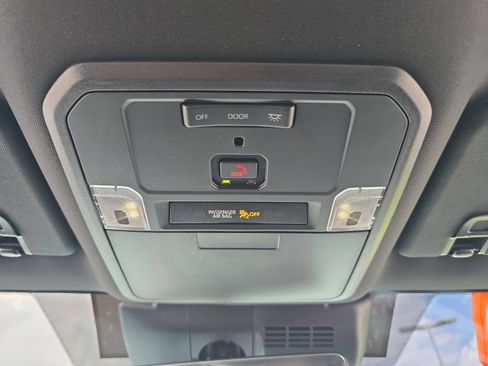 Certified 2025 Toyota Tacoma SR5 AWD/4WD image 24