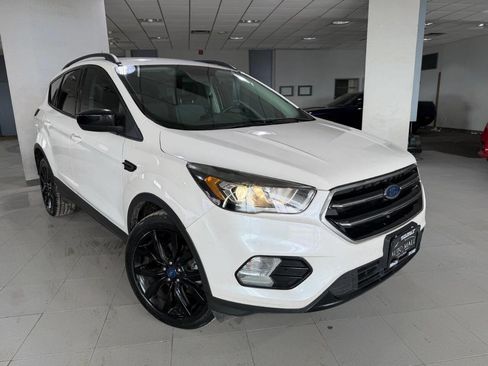 Used 2019 Ford Escape SE image 1