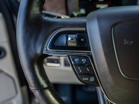Used 2019 Lincoln Navigator L Reserve AWD/4WD image 16