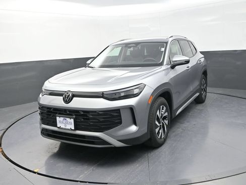 New 2026 Volkswagen Tiguan S FWD image 4