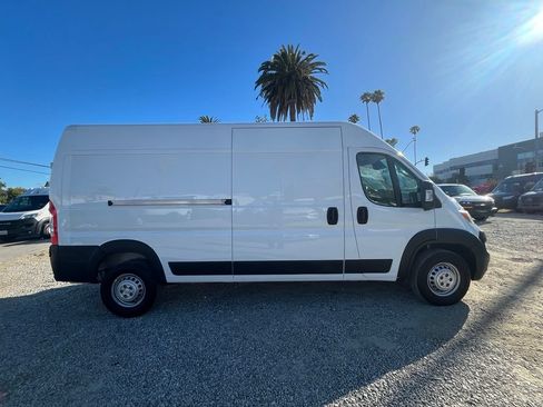 Used 2025 RAM ProMaster 2500 w/ Convenience Group FWD image 4