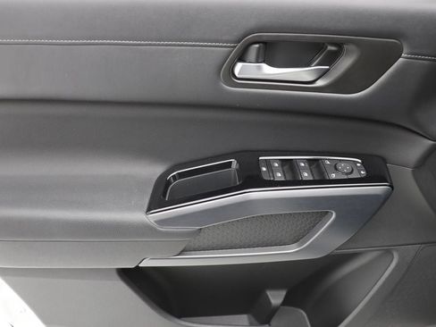 Used 2024 Nissan Pathfinder SL w/ SL Premium Package image 17