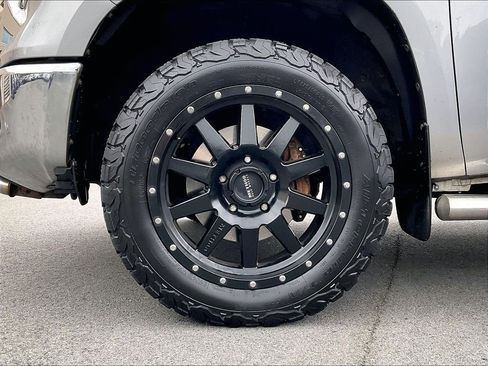 Used 2017 Toyota Tundra SR5 AWD/4WD image 7