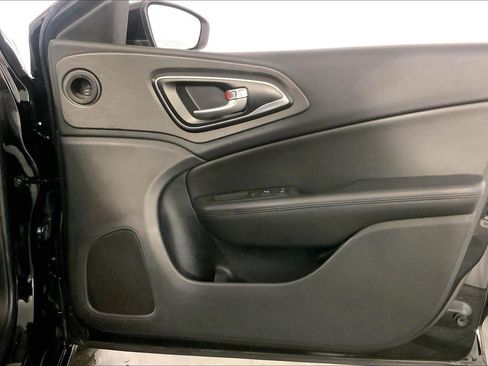 Used 2017 Chrysler 200 Limited Platinum w/ Mopar Interior Package FWD image 25