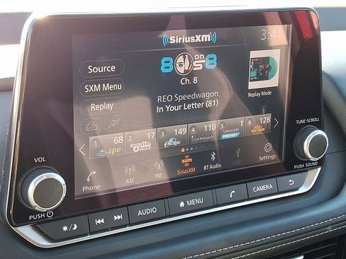 Used 2022 Nissan Rogue SV image 17