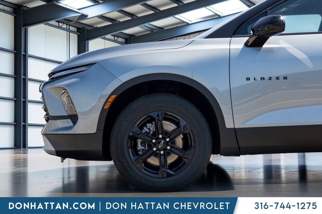New 2025 Chevrolet Blazer LT w/ Convenience Package FWD image 26