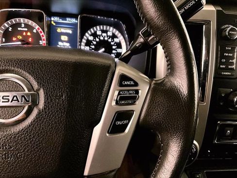Used 2018 Nissan Titan SL w/ Chrome Package AWD/4WD image 18
