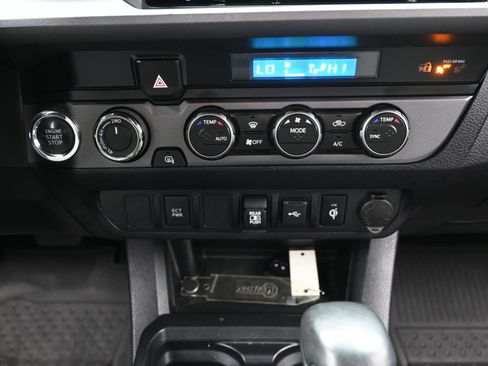 Used 2022 Toyota Tacoma TRD Sport image 33