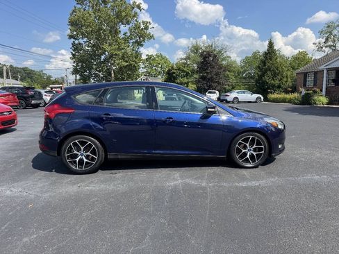Used 2017 Ford Focus SEL w/ Cold Weather Package FWD image 5