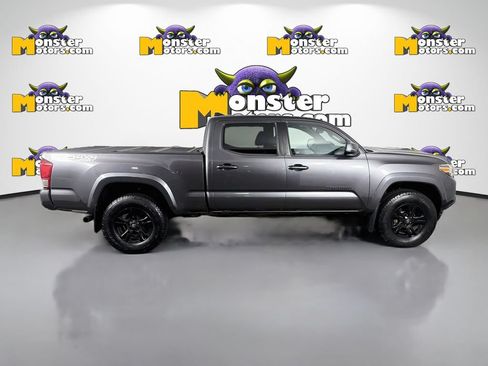 Used 2017 Toyota Tacoma TRD Sport AWD/4WD image 4