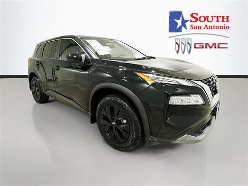 Used 2022 Nissan Rogue SV image 1