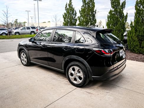 Certified 2023 Honda HR-V LX image 7