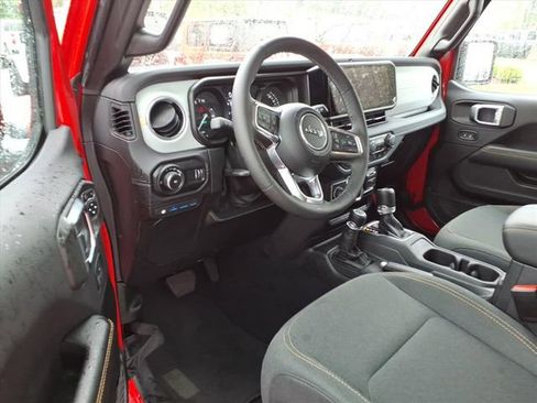 Used 2025 Jeep Wrangler Unlimited Sahara w/ Safety Group AWD/4WD image 14