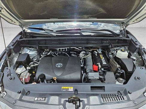 Used 2022 Toyota Highlander XLE FWD image 25