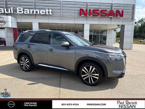 Certified 2025 Nissan Pathfinder Platinum w/ Cargo Package FWD image 6