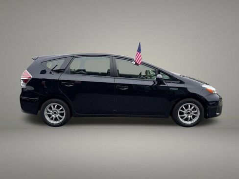 Used 2017 Toyota Prius V Three FWD image 6
