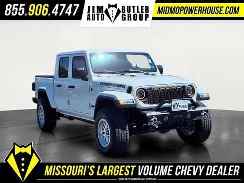Used 2025 Jeep Gladiator Sport AWD/4WD image 2