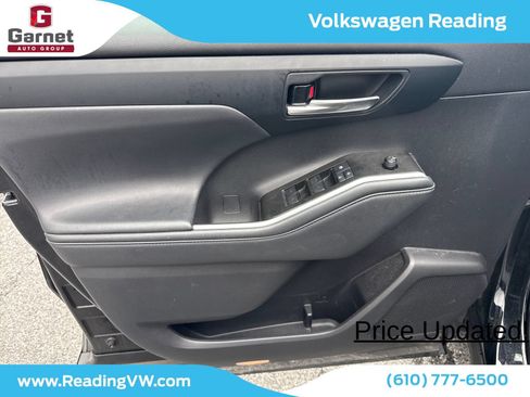 Used 2022 Toyota Highlander XLE AWD/4WD image 12