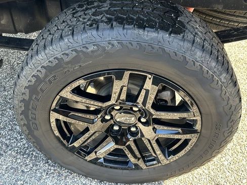 Used 2023 Chevrolet Silverado 1500 Custom Trail Boss w/ LPO, Dark Essentials Package image 12