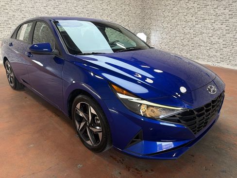 Certified 2023 Hyundai Elantra SEL w/ Convenience Package FWD image 9