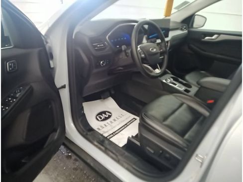 Used 2025 Ford Escape Platinum AWD/4WD image 6
