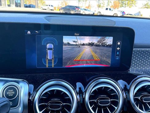 Used 2025 Mercedes-Benz GLB 250 image 27