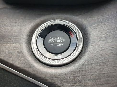 Used 2023 Jeep Grand Cherokee Limited w/ Black Appearance Package image 26