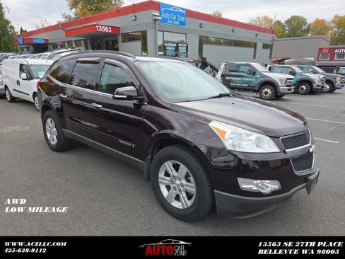 Used 2009 Chevrolet Traverse LT image 1