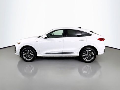 Used 2025 Audi Q5 Premium image 2