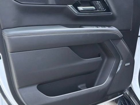 Certified 2025 GMC Yukon Elevation AWD/4WD image 9