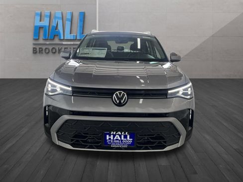 New 2025 Volkswagen Taos SE image 8