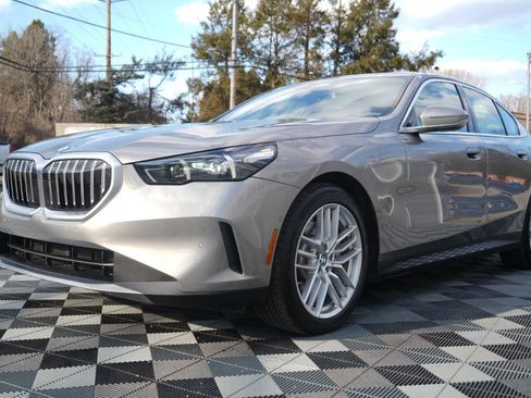 Used 2024 BMW 530i xDrive w/ Convenience Package image 13