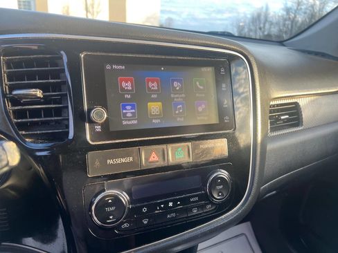 Used 2017 Mitsubishi Outlander SE image 8