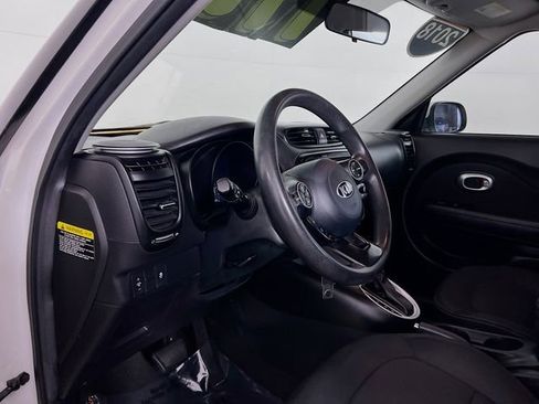 Used 2018 Kia Soul + image 11