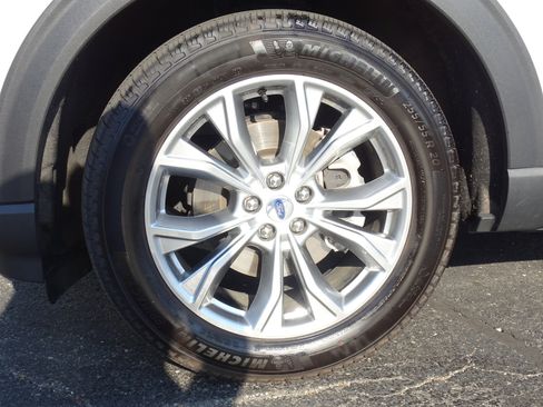 Used 2023 Ford Explorer XLT w/ Equipment Group 202A AWD/4WD image 8