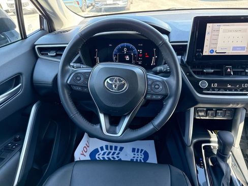Used 2023 Toyota Corolla Cross XLE image 21