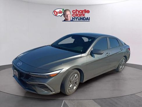 Used 2024 Hyundai Elantra SEL FWD image 1