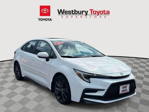 Certified 2025 Toyota Corolla SE w/ SE Premium Package FWD image 1