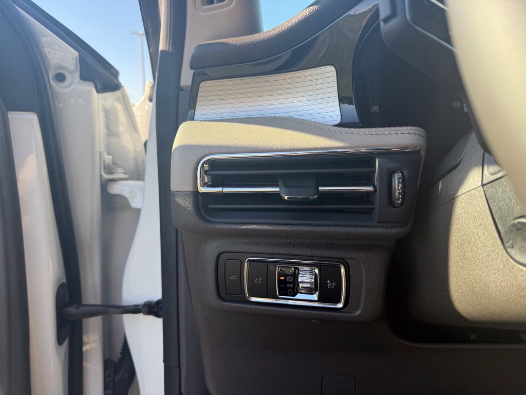 Used 2024 Lincoln Corsair AWD w/ Equipment Group 101A image 20