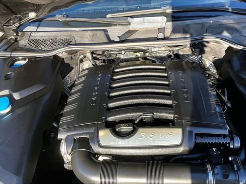 Used 2017 Porsche Cayenne Platinum Edition image 31