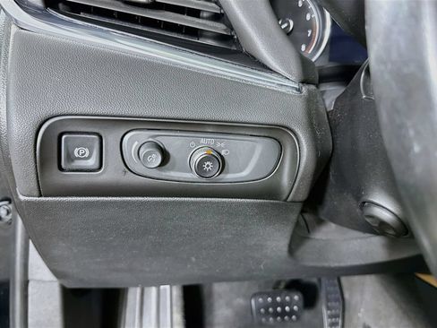 Used 2018 Buick Enclave Premium AWD/4WD image 21