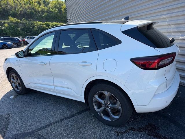 Used 2024 Ford Escape ST-Line w/ Tech Pack #1 AWD/4WD image 4