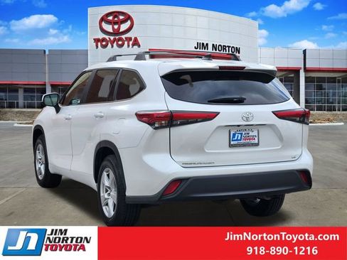 Used 2023 Toyota Highlander LE image 8