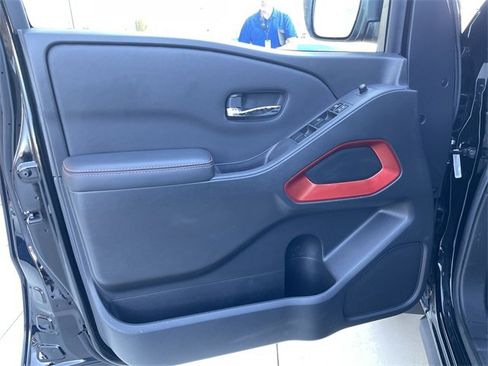 Used 2024 Nissan Frontier Pro-X image 9