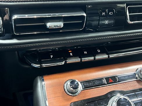 Used 2022 Lincoln Aviator Reserve w/ Equipment Group 201A AWD/4WD image 31