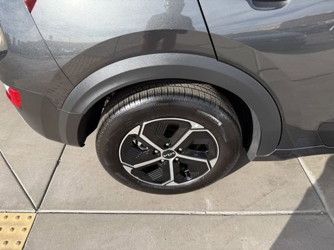 Used 2024 Kia Niro EX w/ EX Cold Weather Package image 15