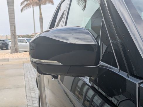 Certified 2025 Land Rover Discovery S image 13